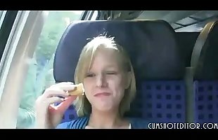 mignon blonde allemand amateur pipe Dans train