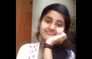 индийский Подросток showing Ее Сиськи